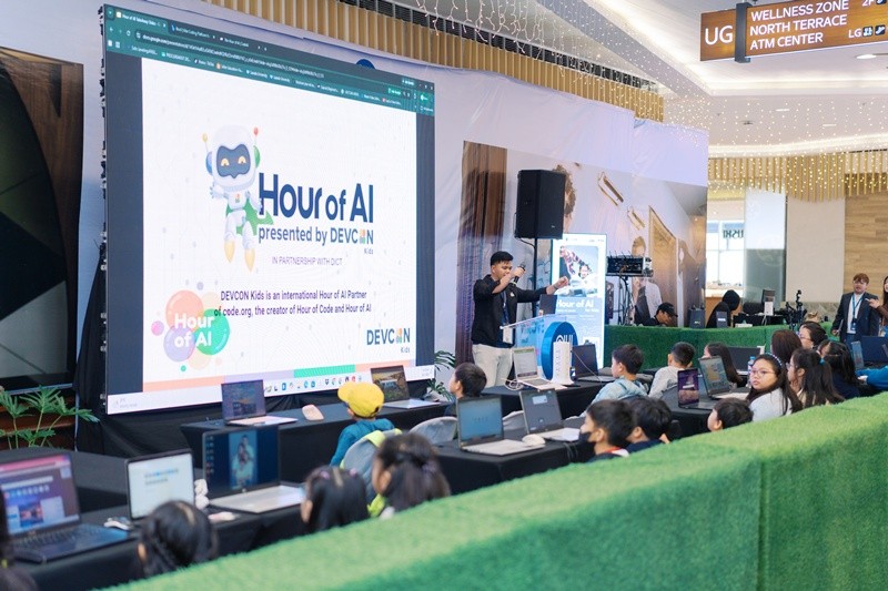 SM City Baguio Shares the Love of Learning Through AI, Connecting Generations in the Digital Age